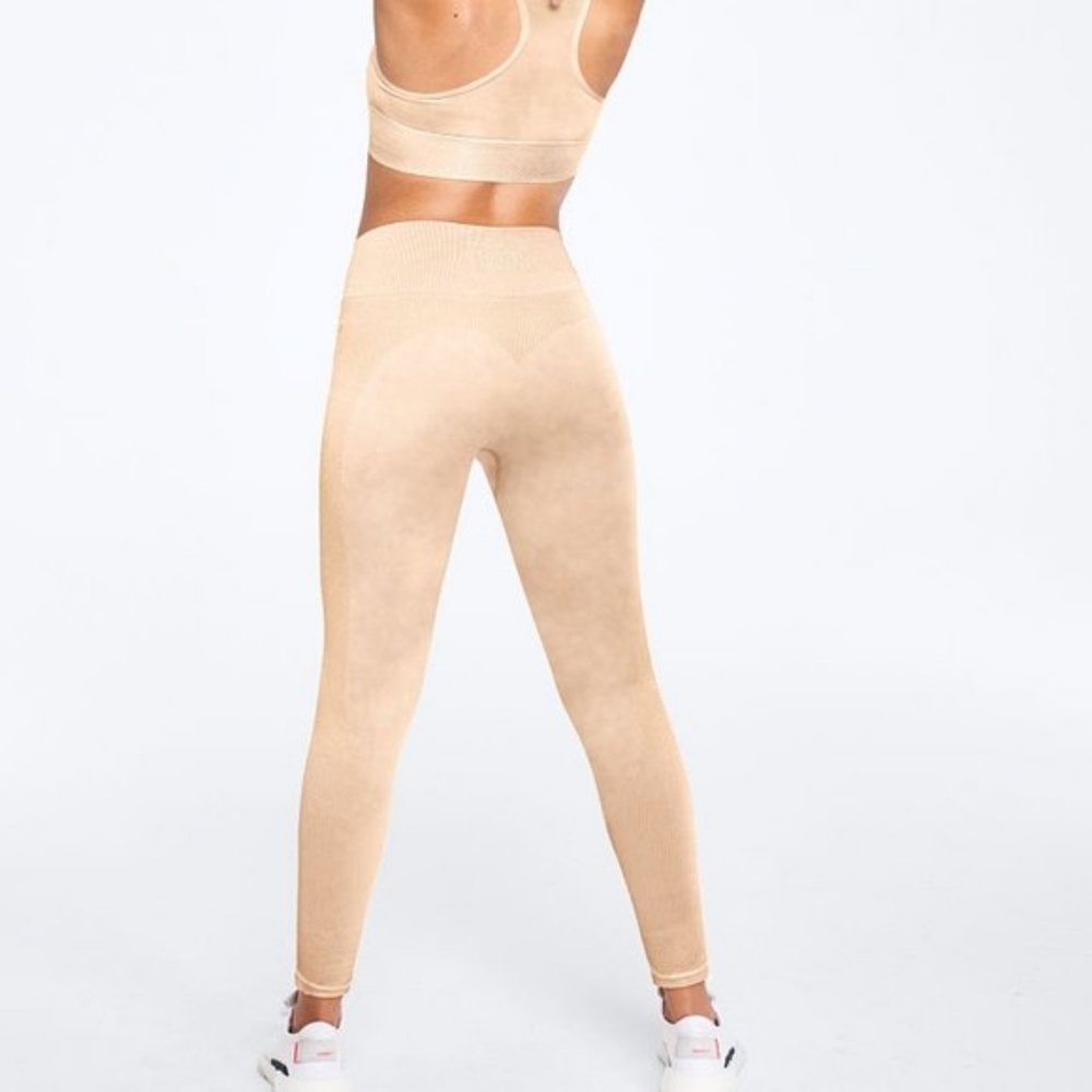 PINK SEAMLESS WORKOUT TIGHT BEACH || Med Like New - Picture 12 of 12